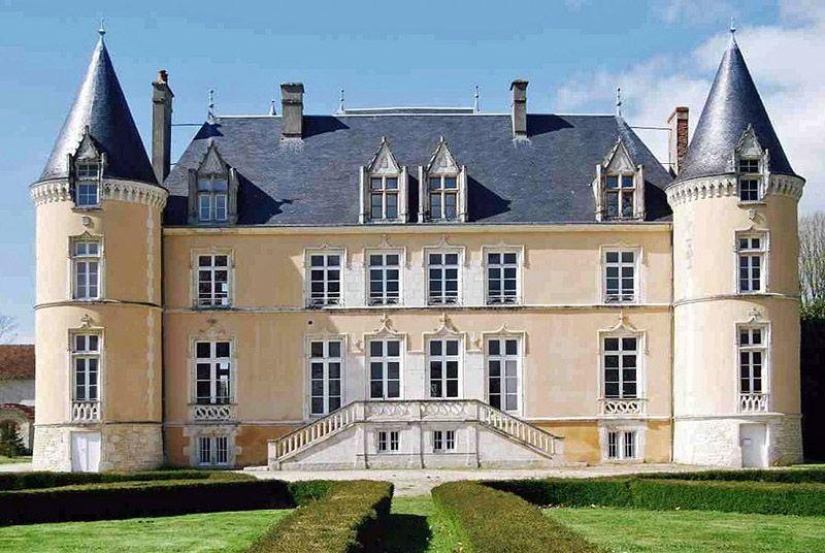 6 castles that are cheaper than some apartments in Russia