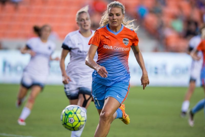 7 of the hottest soccer players in the world who are famous not only for their good game