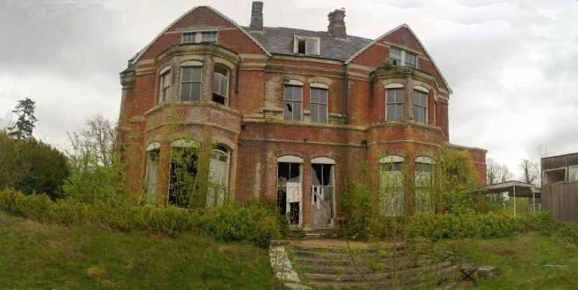 7 Stunning Abandoned Castles We Dream Of Going To