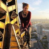 9 people who died from selfies