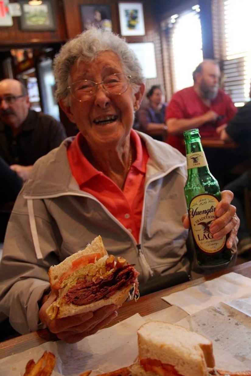 A 91-year-old grandmother who refused cancer treatment and chose to travel has died