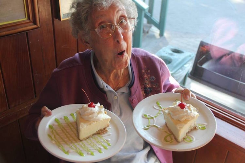 A 91-year-old grandmother who refused cancer treatment and chose to travel has died