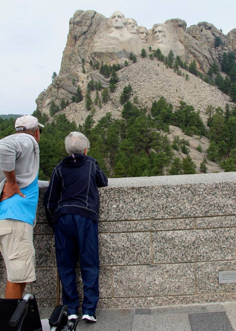 A 91-year-old grandmother who refused cancer treatment and chose to travel has died