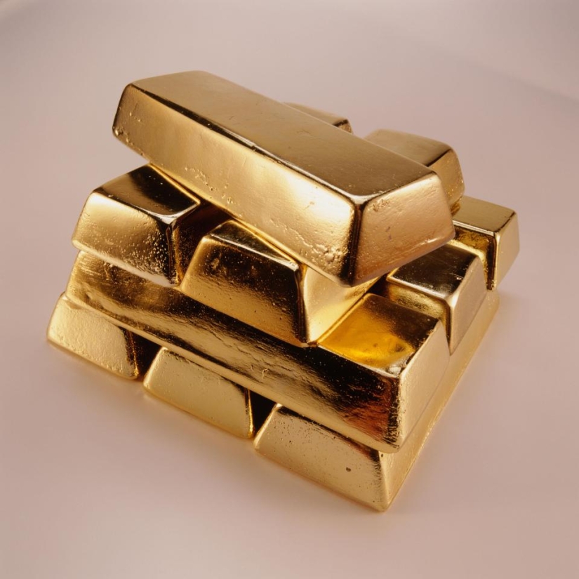 A British collector bought a Soviet tank and found gold bars in it