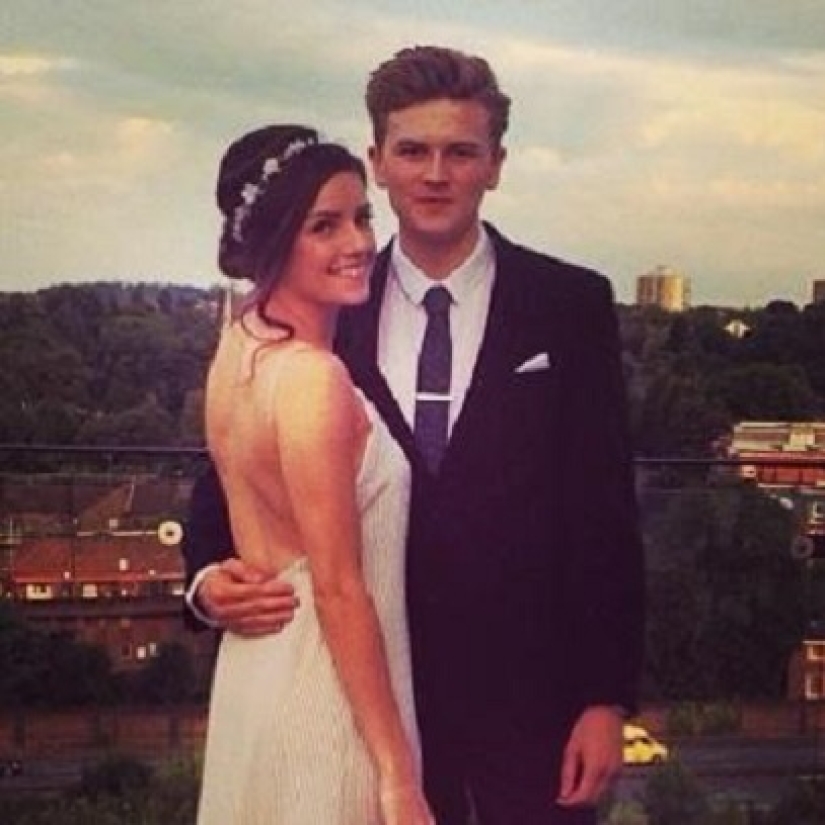 A British man with the help of a photo tells how bad it is for him in the Canaries without his girlfriend A British man with the help of a photo tells how bad it is for him in the Canaries without his girlfriend