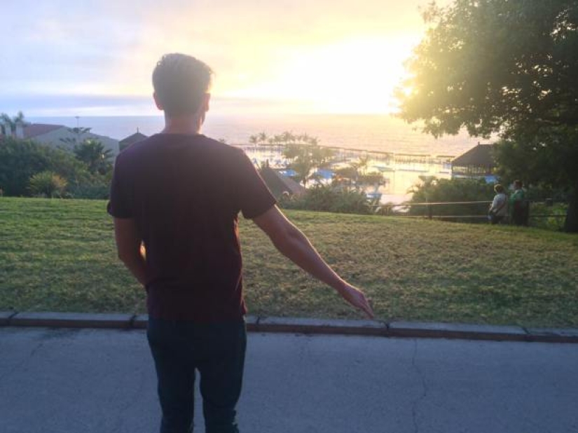 A British man with the help of a photo tells how bad it is for him in the Canaries without his girlfriend A British man with the help of a photo tells how bad it is for him in the Canaries without his girlfriend