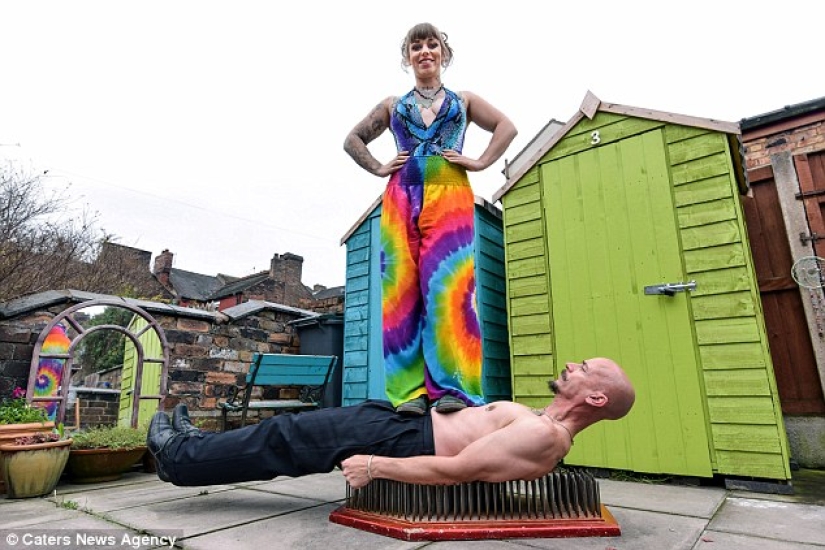 A British woman dropped out of university for a circus performance where she drives nails into her father's nose A British woman dropped out of university for a circus performance where she drives nails into her father's nose
