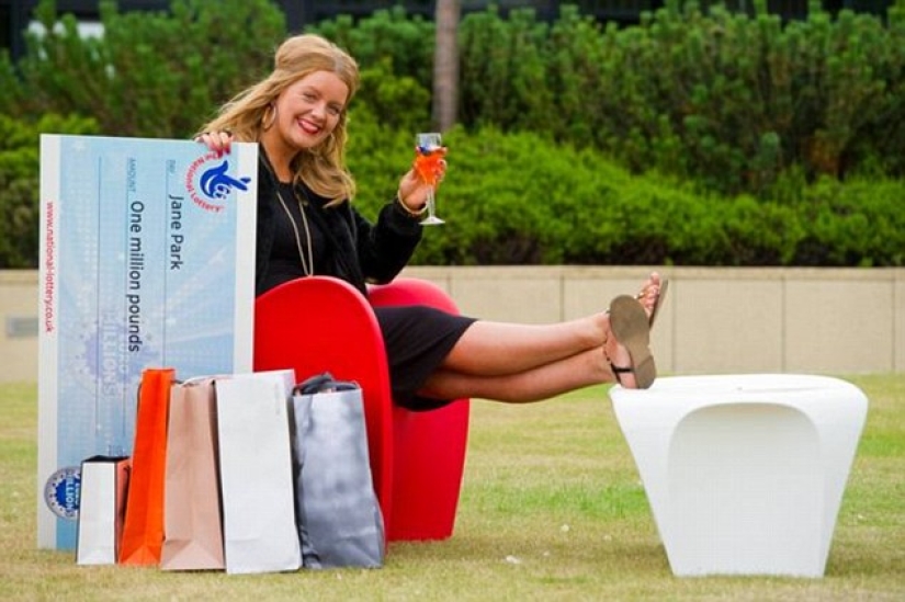 A British woman who won a million pounds in the lottery at the age of 17 wants to sue the organizers A British woman who won a million pounds in the lottery at the age of 17 wants to sue the organizers