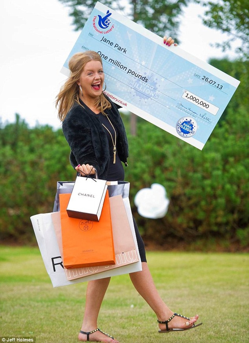 A British woman who won a million pounds in the lottery at the age of 17 wants to sue the organizers A British woman who won a million pounds in the lottery at the age of 17 wants to sue the organizers