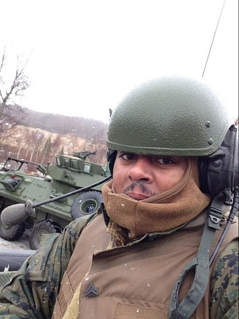 A collection of photos of soldiers from different countries has become a real hit on social networks A collection of photos of soldiers from different countries has become a real hit on social networks