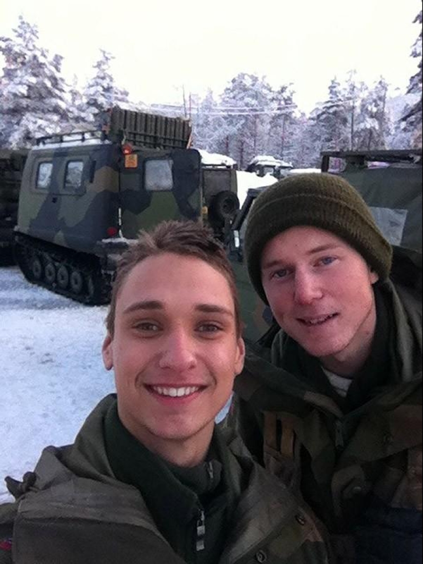 A collection of photos of soldiers from different countries has become a real hit on social networks A collection of photos of soldiers from different countries has become a real hit on social networks