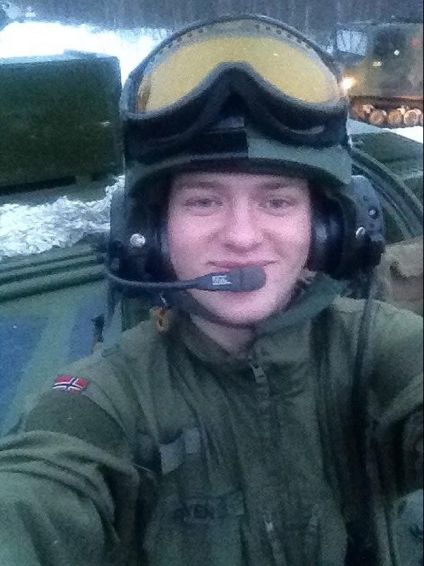 A collection of photos of soldiers from different countries has become a real hit on social networks A collection of photos of soldiers from different countries has become a real hit on social networks