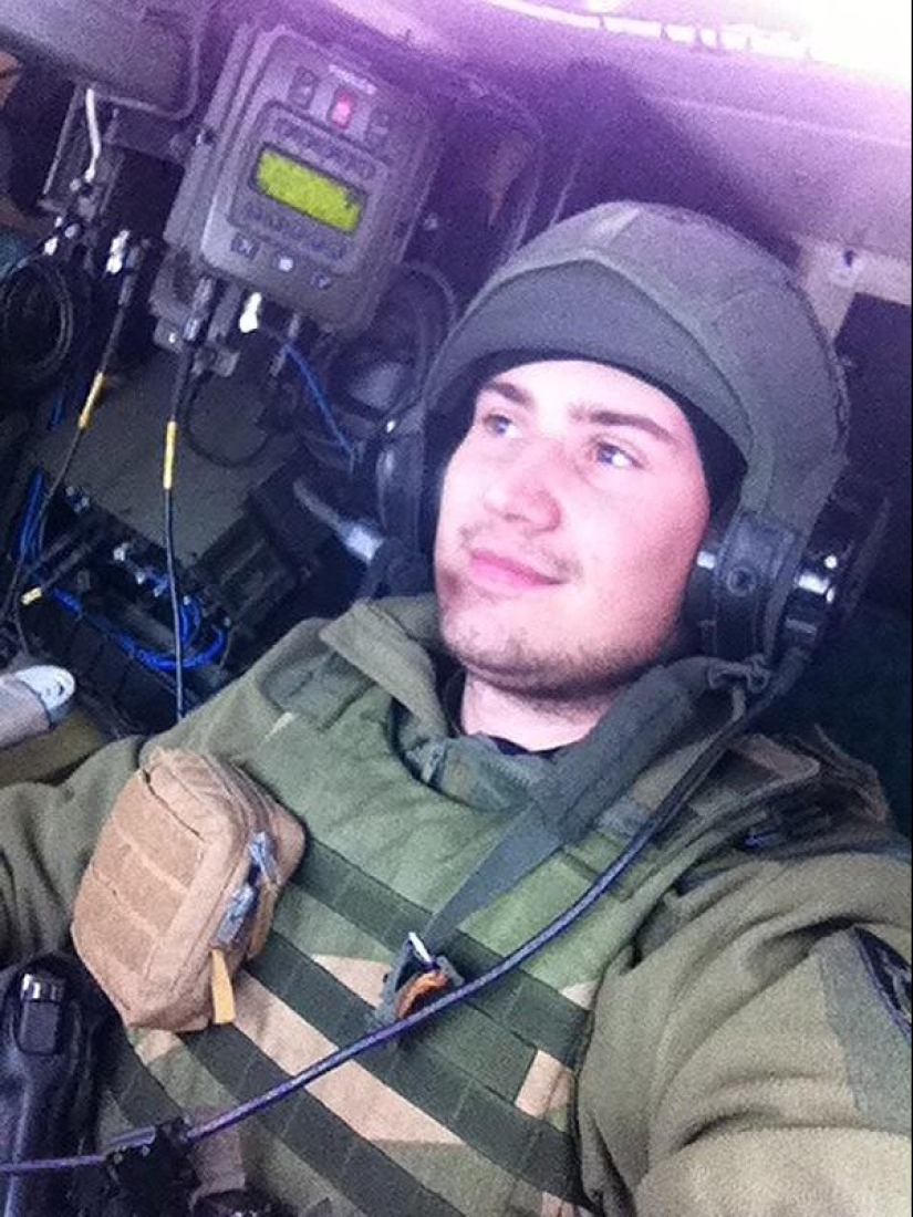 A collection of photos of soldiers from different countries has become a real hit on social networks A collection of photos of soldiers from different countries has become a real hit on social networks