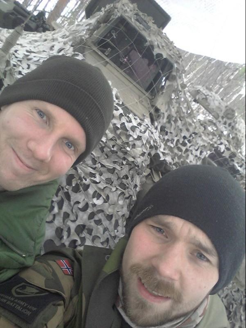 A collection of photos of soldiers from different countries has become a real hit on social networks A collection of photos of soldiers from different countries has become a real hit on social networks