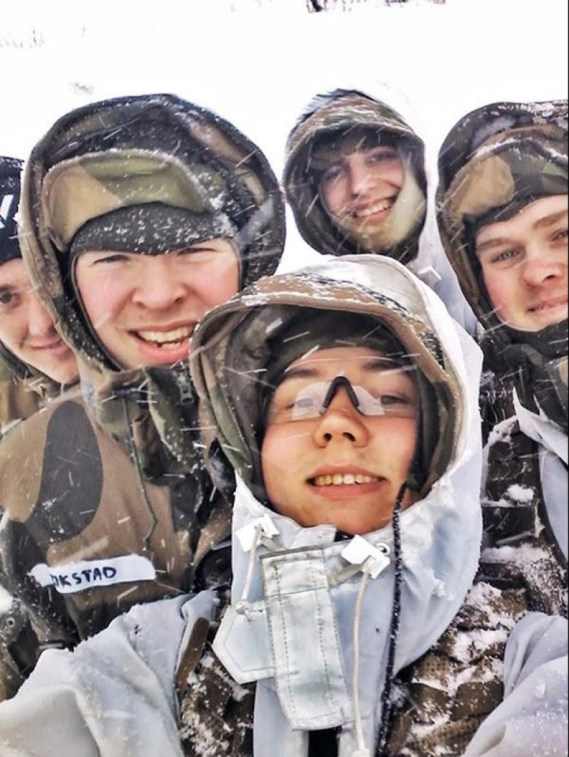 A collection of photos of soldiers from different countries has become a real hit on social networks A collection of photos of soldiers from different countries has become a real hit on social networks