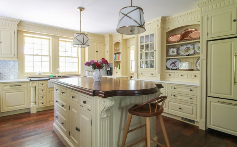 A couple reconstructed the house in the romantic style of Jane Austen