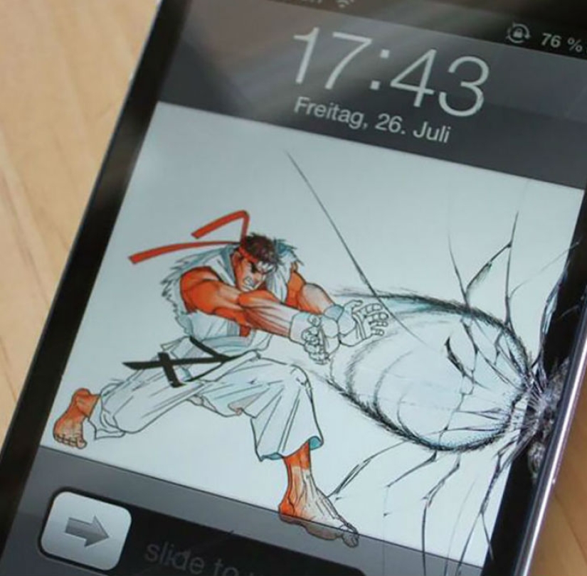 A creative way to "fix" a hopelessly broken smartphone screen