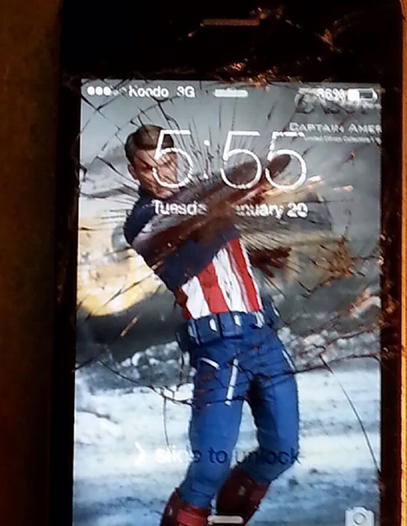A creative way to "fix" a hopelessly broken smartphone screen