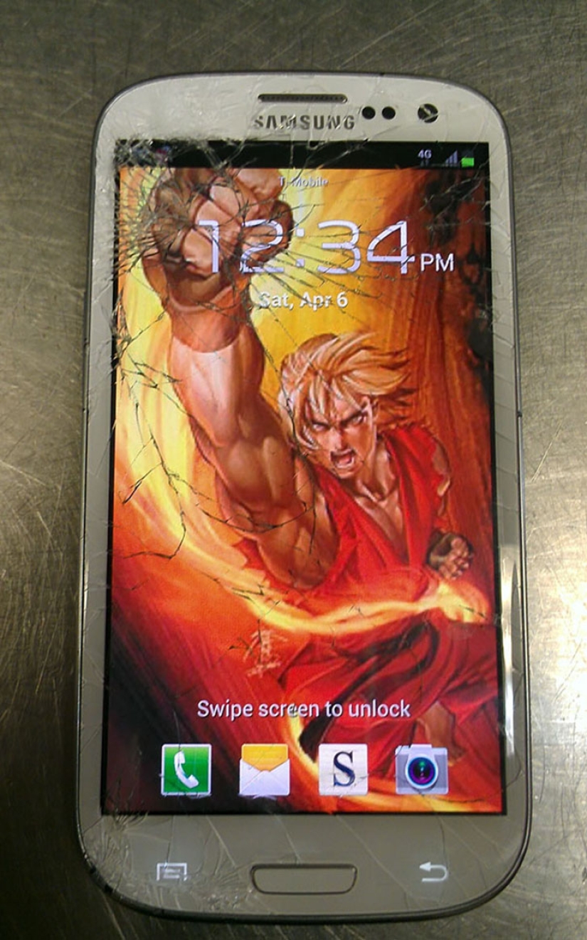 A creative way to "fix" a hopelessly broken smartphone screen