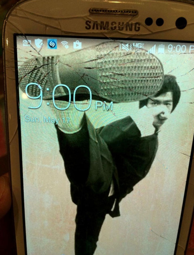 A creative way to "fix" a hopelessly broken smartphone screen