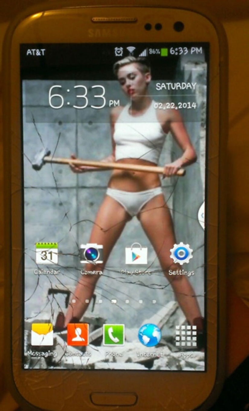 A creative way to "fix" a hopelessly broken smartphone screen