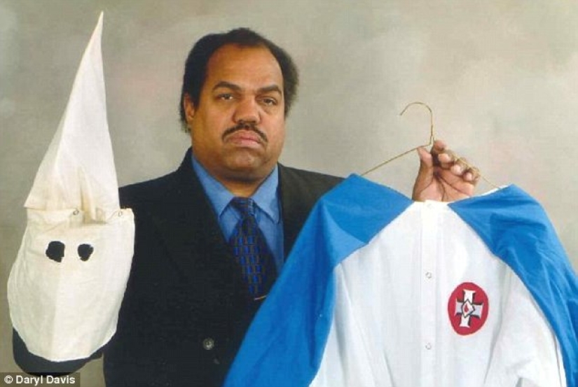 A dark-skinned hero convinced 200 people to leave the Ku Klux Klan by simply making friends with racists