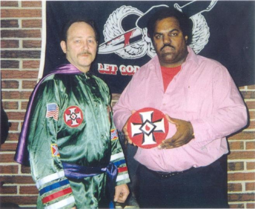 A dark-skinned hero convinced 200 people to leave the Ku Klux Klan by simply making friends with racists