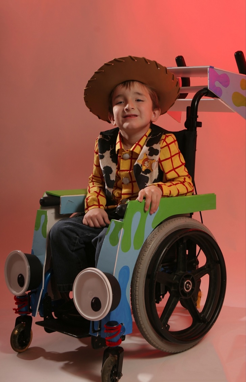 A father creates costumes for his son&#39;s wheelchair