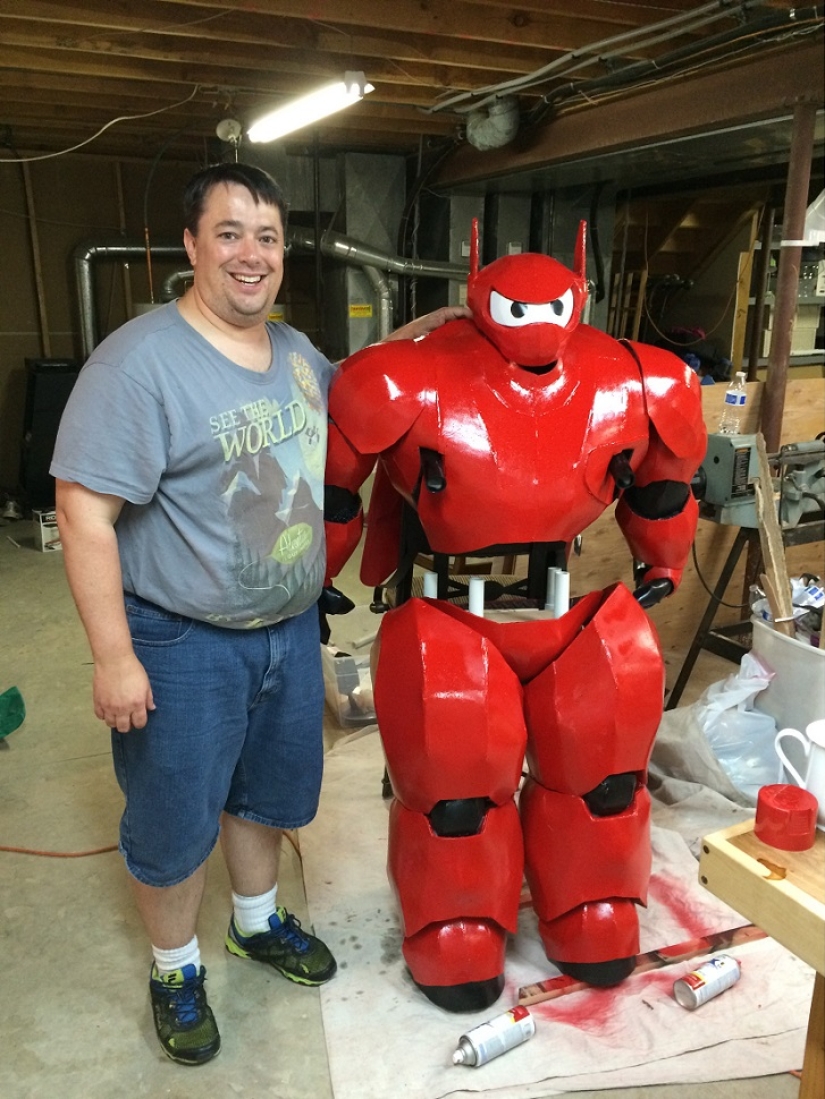 A father creates costumes for his son&#39;s wheelchair