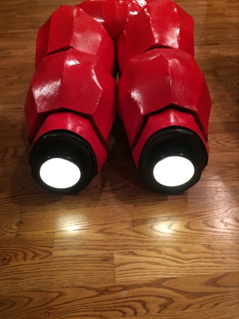A father creates costumes for his son&#39;s wheelchair