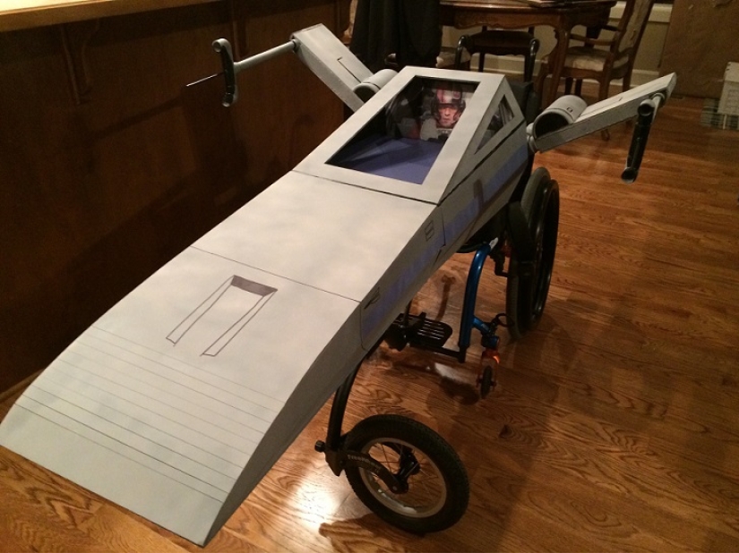 A father creates costumes for his son&#39;s wheelchair