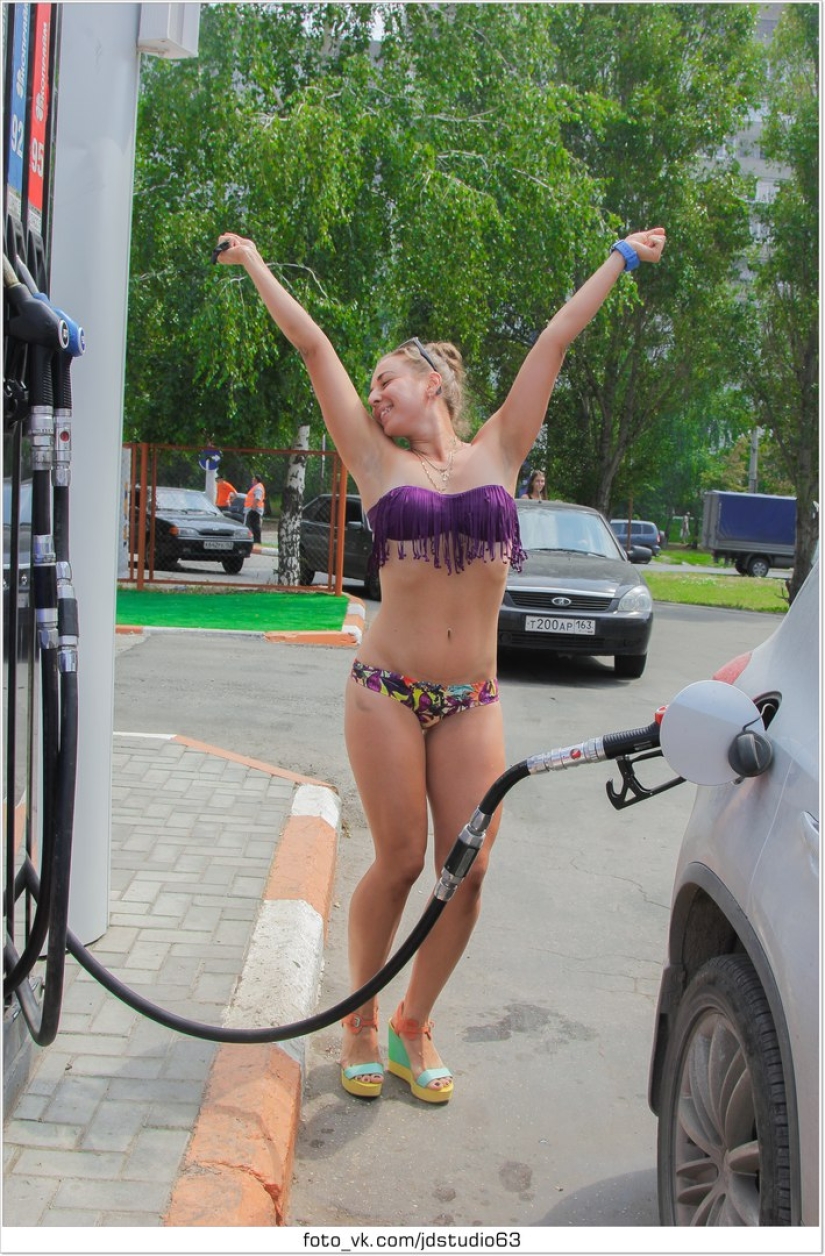 A full tank for a bikini: how the Samara gas station forced the girls to undress