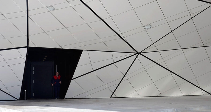 A futuristic McDonald&#39;s was built in Batumi