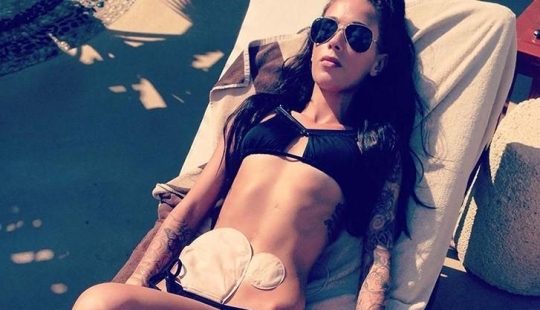 A girl suffering from a serious illness has become an Internet sensation