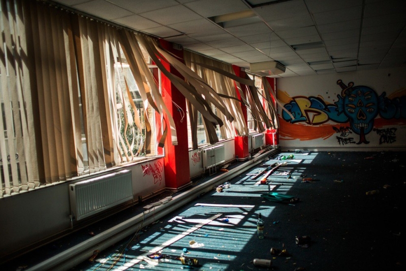 A guide to London squats in a photography project by Corinna Kern