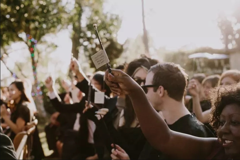 A Harry Potter-style wedding: owls, a castle and magic wands