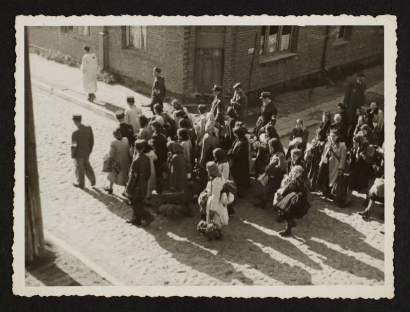 A Jewish photographer captured life in a ghetto in occupied Poland at his own risk