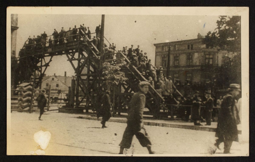 A Jewish photographer captured life in a ghetto in occupied Poland at his own risk