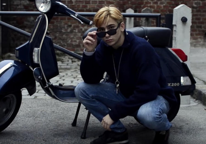 A new trend in photography: the Germans discovered the pose of a gopnik and called it "Russian squats" A new trend in photography: the Germans discovered the pose of a gopnik and called it "Russian squats"