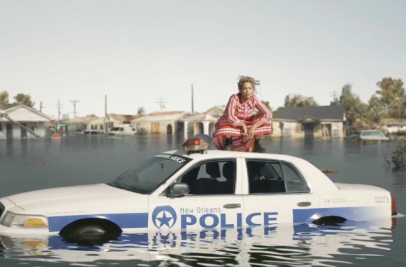 A new trend in photography: the Germans discovered the pose of a gopnik and called it "Russian squats" A new trend in photography: the Germans discovered the pose of a gopnik and called it "Russian squats"