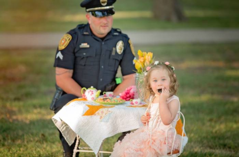 A policeman starred in a cute photo shoot with a girl he saved from death A policeman starred in a cute photo shoot with a girl he saved from death