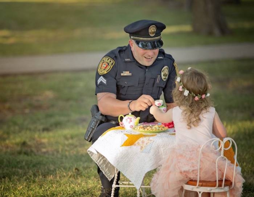 A policeman starred in a cute photo shoot with a girl he saved from death A policeman starred in a cute photo shoot with a girl he saved from death