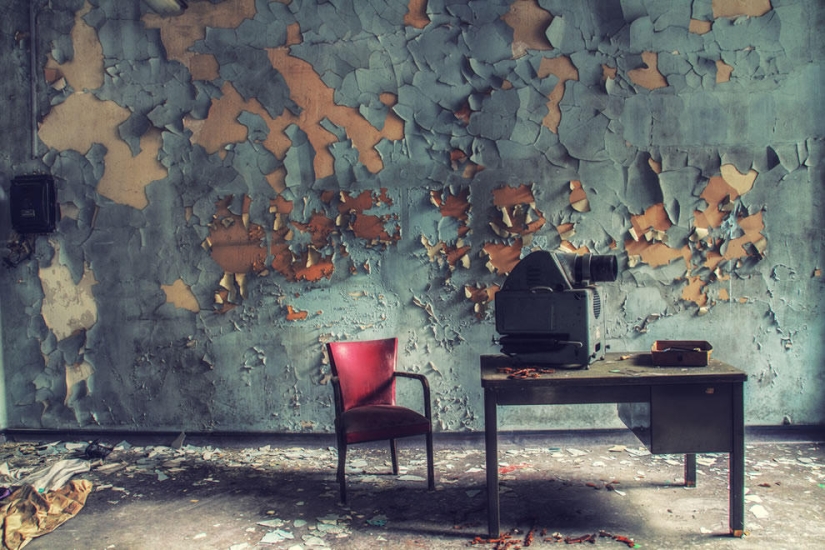 Abandoned schools and universities around the world Abandoned schools and universities around the world