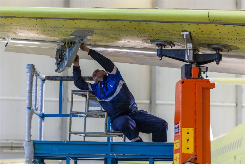 About the life of the Superjet