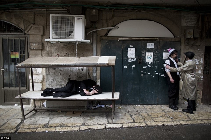 Absolute Mazl tov: How Jews in Jerusalem celebrated Purim