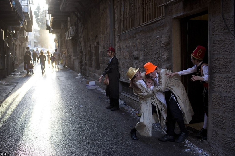 Absoluto Mazl tov: Cómo los judíos en Jerusalén celebraron Purim