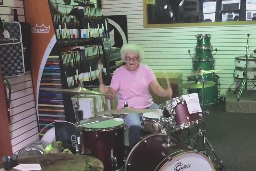 Abuelas con pólvora en frascos de polvo