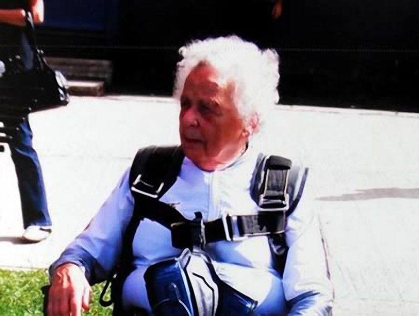 Abuelas con pólvora en frascos de polvo