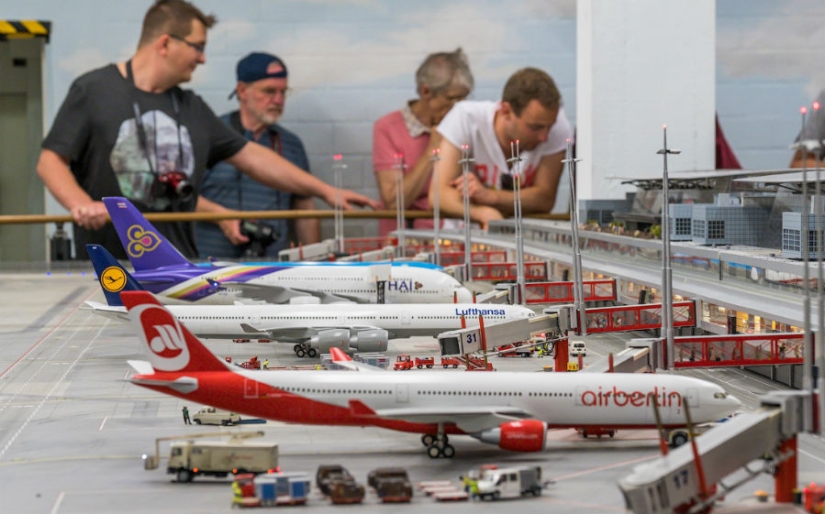 Aeropuerto de juguete para niños grandes por 4 4.8 millones