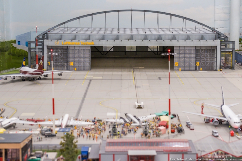 Aeropuerto de juguete para niños grandes por 4 4.8 millones